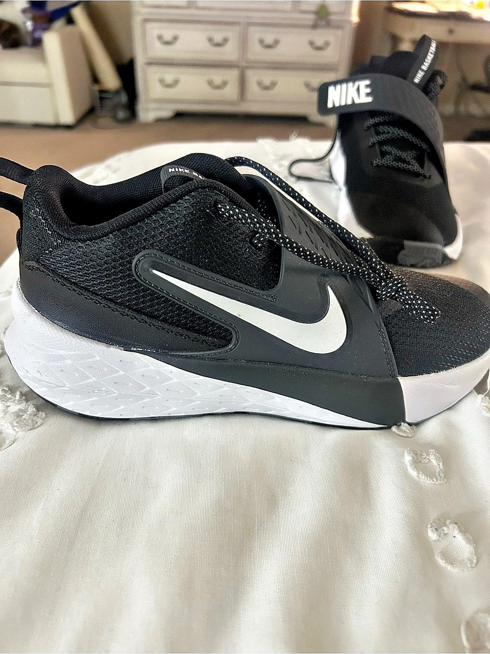 Nike Renew Run 4 Black & White US 7.5 Like New